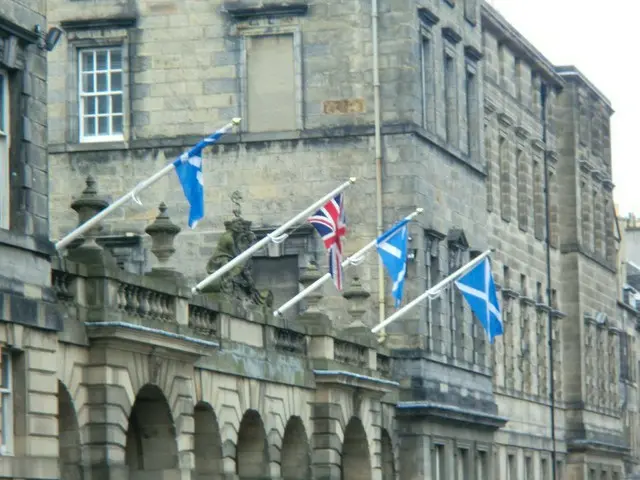 スコットランドでは地域独自の旗がひらめく【イギリス】