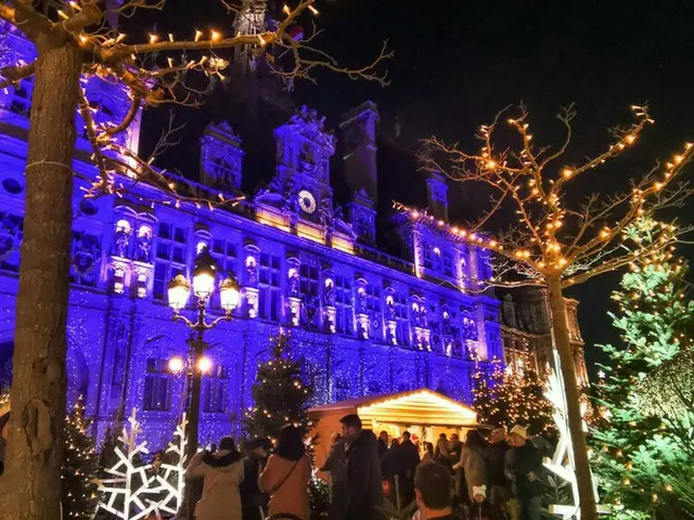 ライトアップが美しい！冬のパリ市庁舎【フランス】