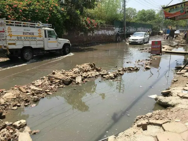 乾期なのにまさかの「道路水没」【インド】
