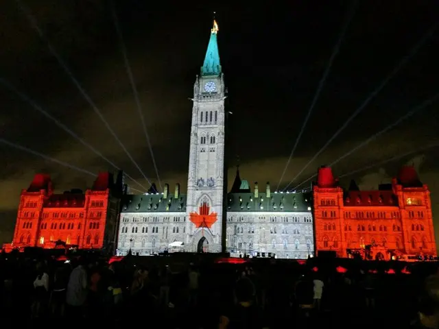 カナダの中心！国会議事堂を彩るライトアップショー【カナダ・オタワ】