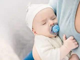 大人もストレスで「おしゃぶり」？…ベビー用品が中国で人気の理由