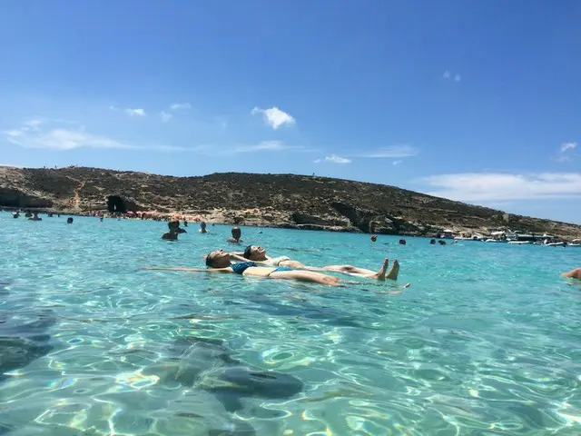 ”地中海の宝石箱”　コミノ島のブルーラグーン【マルタ島】