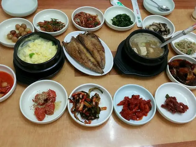 基本中の基本！たくさんのおかずで埋め尽くされる韓国の食卓【韓国】