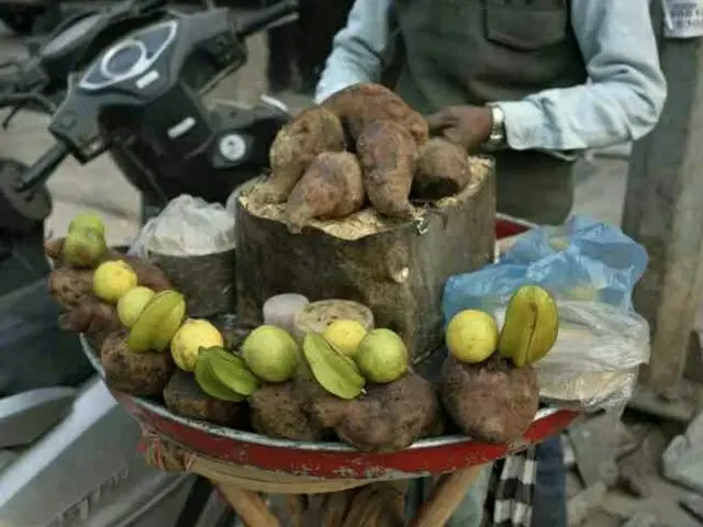 インドの「焼き芋」には○○をかける？！【インド】