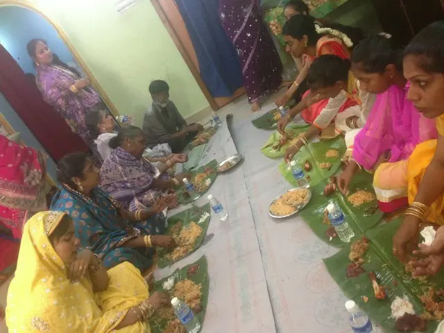 お皿はバナナの葉？南国情緒あふれる食事風景【インド】