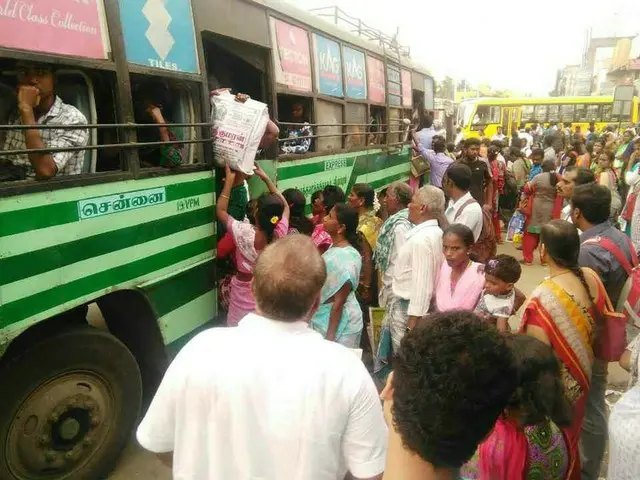 庶民の移動手段! バスの乗り方【インド】