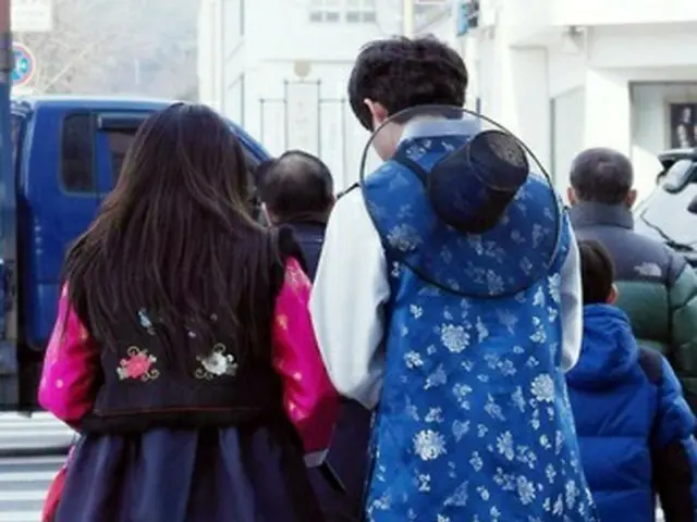 ソウルの10～20代の間で密かなブーム！韓服姿で街歩き！【韓国】