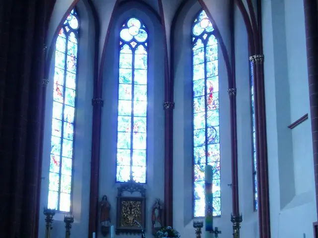 シャガール作のステンドグラスが美しい、マインツの聖シュテファン教会【ドイツ】