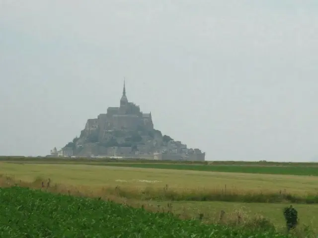 海に浮かぶ修道院、モンサンミッシェルの歴史【フランス】