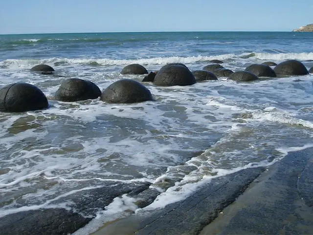 6000万年の歴史が詰まった丸い巨岩！モエラキボルダー【ニュージーランド】】