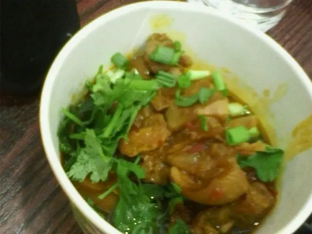 中国の屋台で食べる豚足【中国】