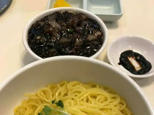 真っ黒なたれがポイントのカンジャジャン麺【韓国】