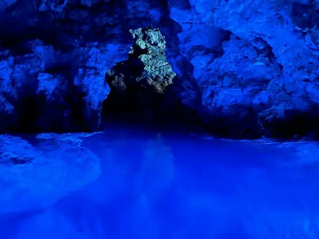 クロアチアにある「青の洞窟」の行き方【クロアチア】