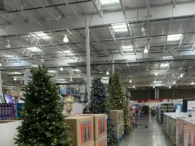 クリスマスカラーのCostco【アメリカ】