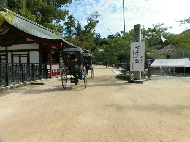 GoToトラベル広島旅行　安芸の宮島厳島神社までののどかな風景