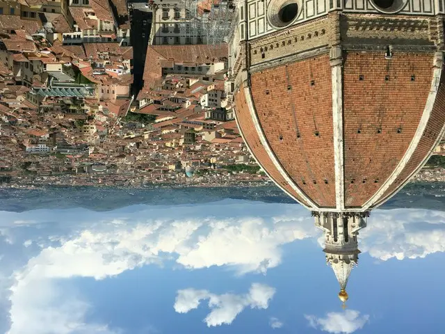 フィレンツェのドゥオモ、下から見るか、横から見るか【イタリア】