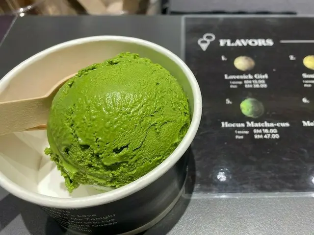 ららぽーとの人気抹茶アイスクリーム店の様子【マレーシア】