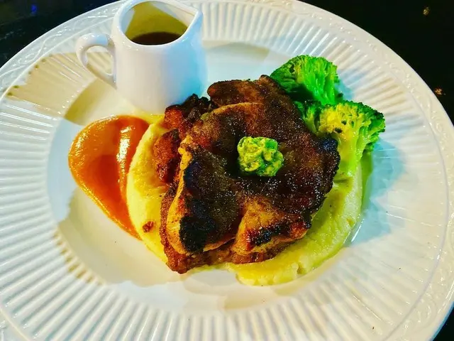 豚肉料理をおいしく！Hungry Baconの様子【マレーシア】