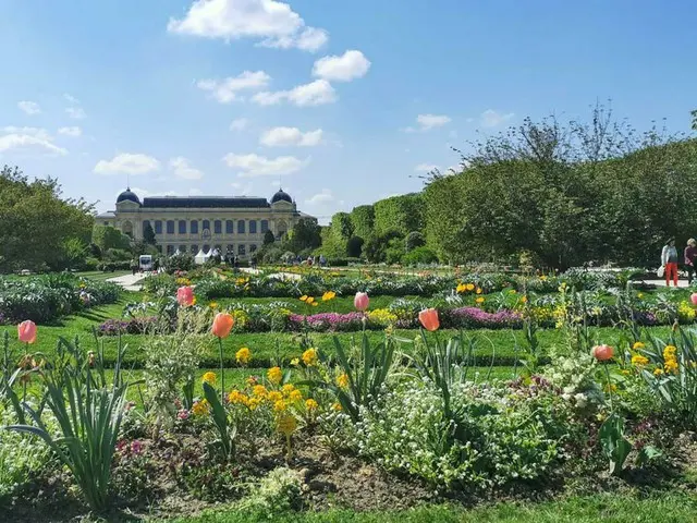 パリの14の公園が24時まで開園時間延長【フランス】