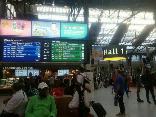 駅の風景　パリ・リヨン駅は早朝から大賑わい【フランス】