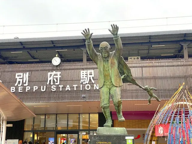 別府駅前でバンザイしている銅像は誰？実はスゴイ人だった！【編集部ブログ】