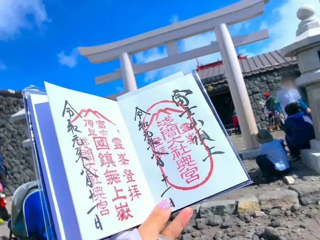 富士山の頂上には神社があって御朱印をいただけるって知ってる？結婚式もできる！【編集部ブログ】