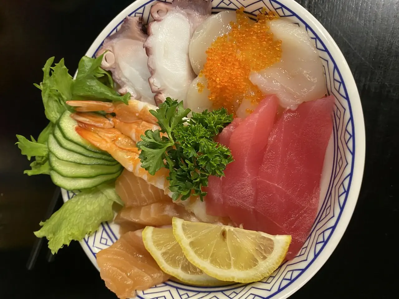 イチ居酒屋　ボリューム満点の海鮮丼