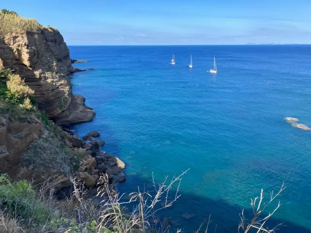 流刑の島として寂寥を漂わせる島ヴェントテーネ【イタリア】