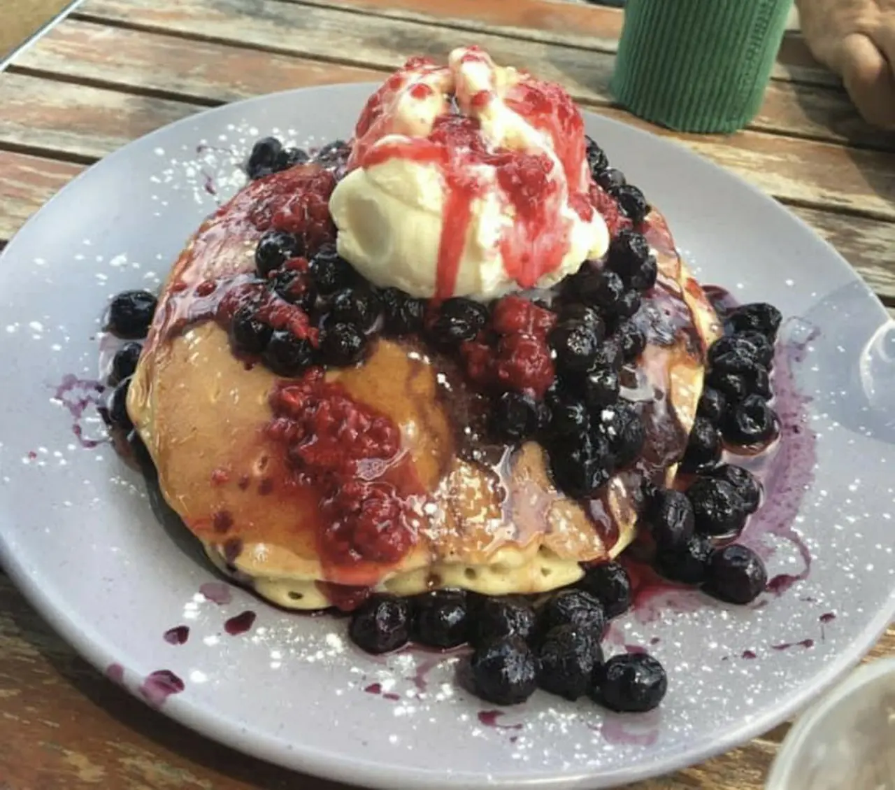 カフェでの巨大なパンケーキ