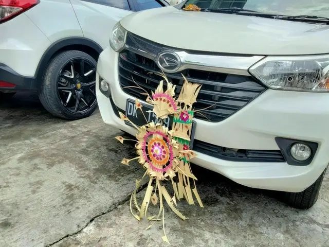 車やバイクもお祀りするの！？年がら年中祈祷祭事だらけのバリ島！【インドネシア】