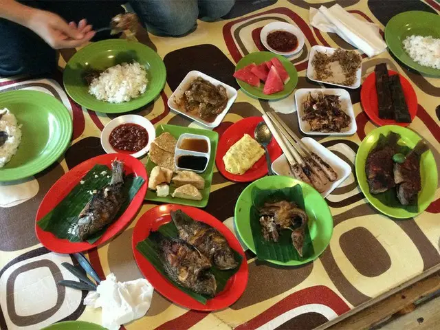 雨でも気にしない!レセハンで食事を楽しもう！【インドネシア】