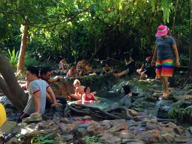 タイ式温泉は水着で! クラビーの天然の川の露天風呂 【タイ】