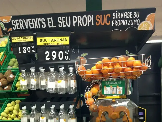 スーパーで生絞りオレンジジュース【スペイン】