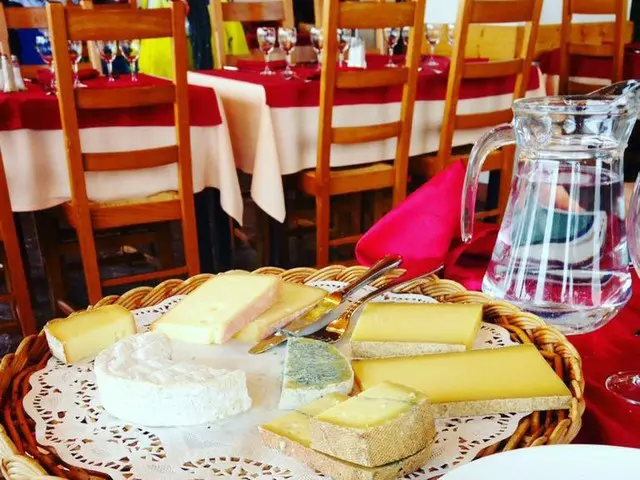 ジュラの雪山でご当地チーズに挑戦【スイス】
