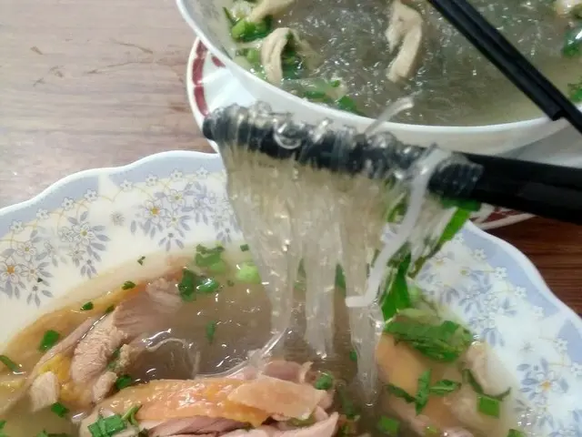 チキンヌードル専門店に行ってみる【ベトナム】