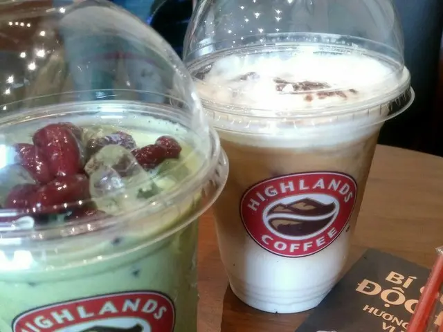 ベトナムのコーヒーチェーン店　ハイランズコーヒーに行ってみる【ベトナム】
