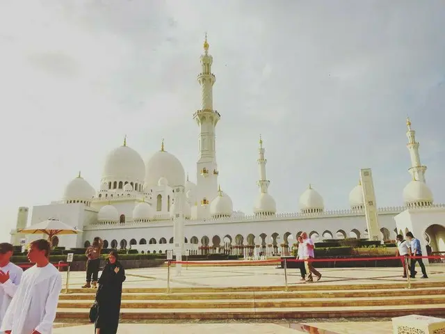 世界最大級のシェイク・ザイード・グランド・モスクとは？【アラブ首長国連邦・アブダビ】