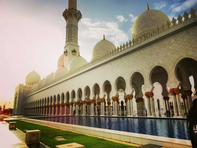 入り口から絵葉書級の写真が残せるモスク【アラブ首長国連邦・アブダビ】