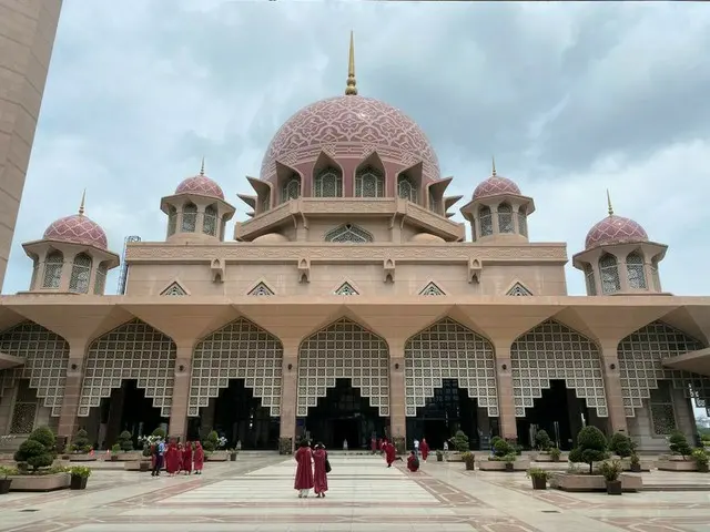 プトラジャヤのピンクモスクの様子【マレーシア】