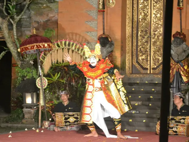 夜な夜な繰り広げられる華やかなウブドの伝統舞踊ショー【インドネシア】