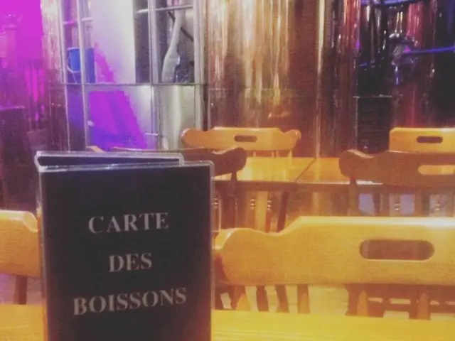 近所のバーレストランで1杯楽しむ1【フランス】