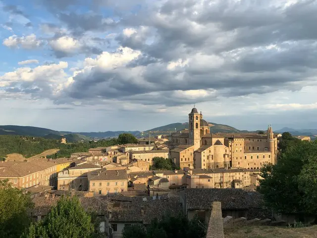 城壁に囲まれた世界遺産の街ウルビーノ【イタリア】