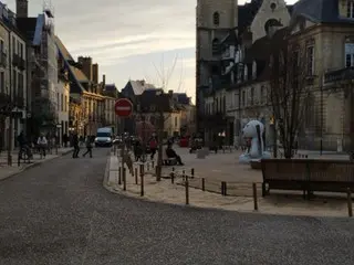 都市の道路整備に歩行者と自転車に優しい町にマイカーの人達は困惑中?【フランス】