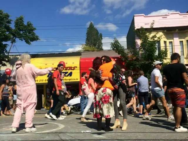 渋谷でもたまに見かける・・・FreeHugs!!!【カナダ】