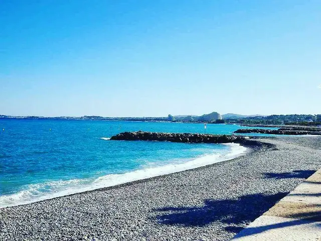 カーニュ・シュル・メールの海岸沿いをお散歩【フランス】