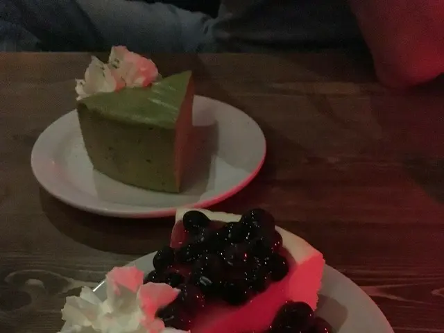 夜に現れるひみつのカフェ「Cheesecake etc.」に行ってきました！【カナダ・バンクーバー】