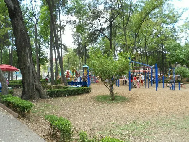 遊具一杯のメキシコの公園【メキシコ】