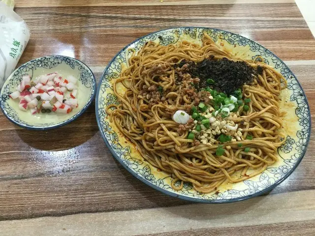 暑い時期の「宜賓然麺」【中国・四川省】