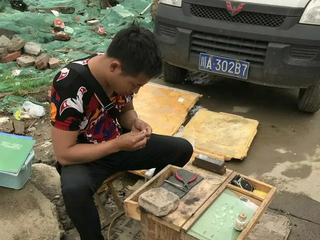 路上の銀細工職人【中国・四川省】