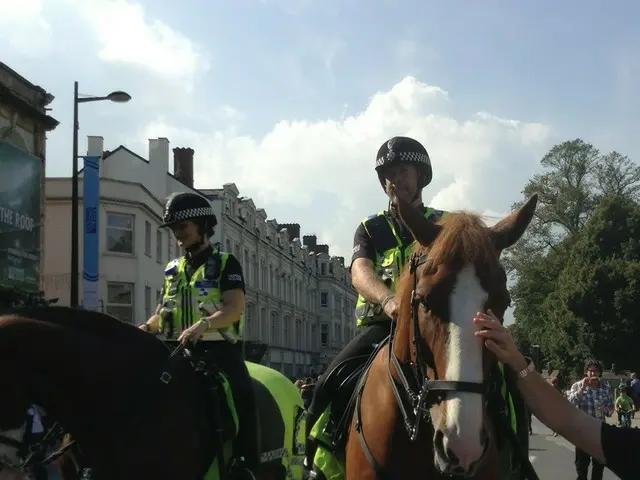 イギリスでよく見かける「騎馬警官（mounted police）」が華やかでカッコイイ！【イギリス】